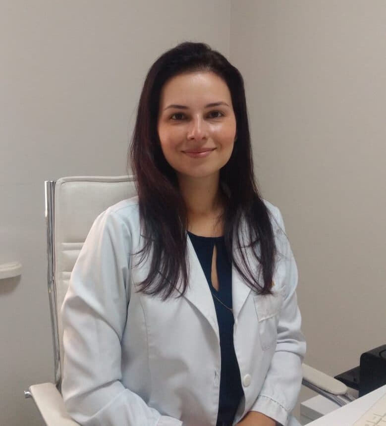 Dra. Livia Maria de Paiva Teixeira, Clínica Médica na DoctorÁgape, em Joinville
